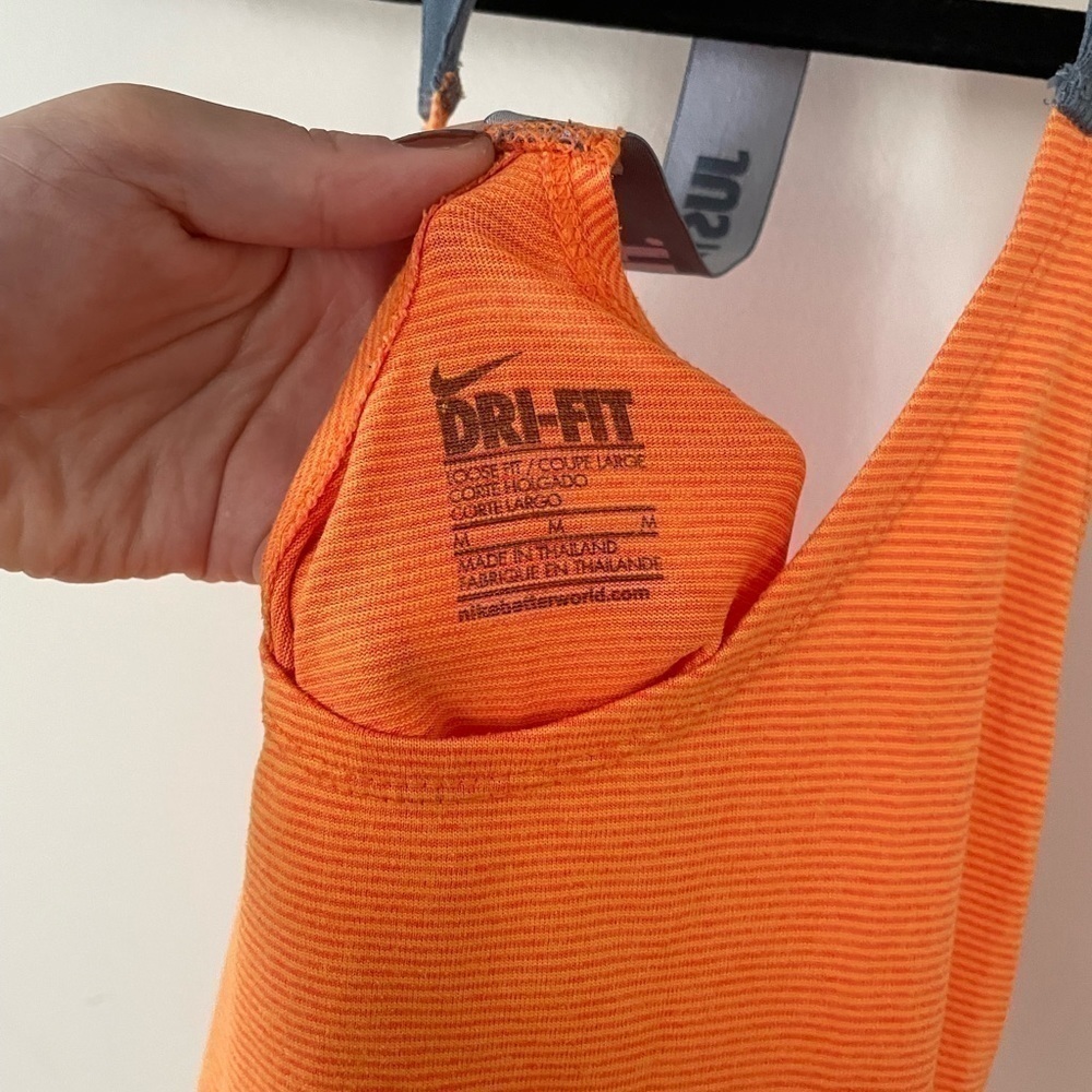 Nike Neon Orange Racerback Tank Top Women Medium
Condition 7/10 no flaws - Picture 4 of 8